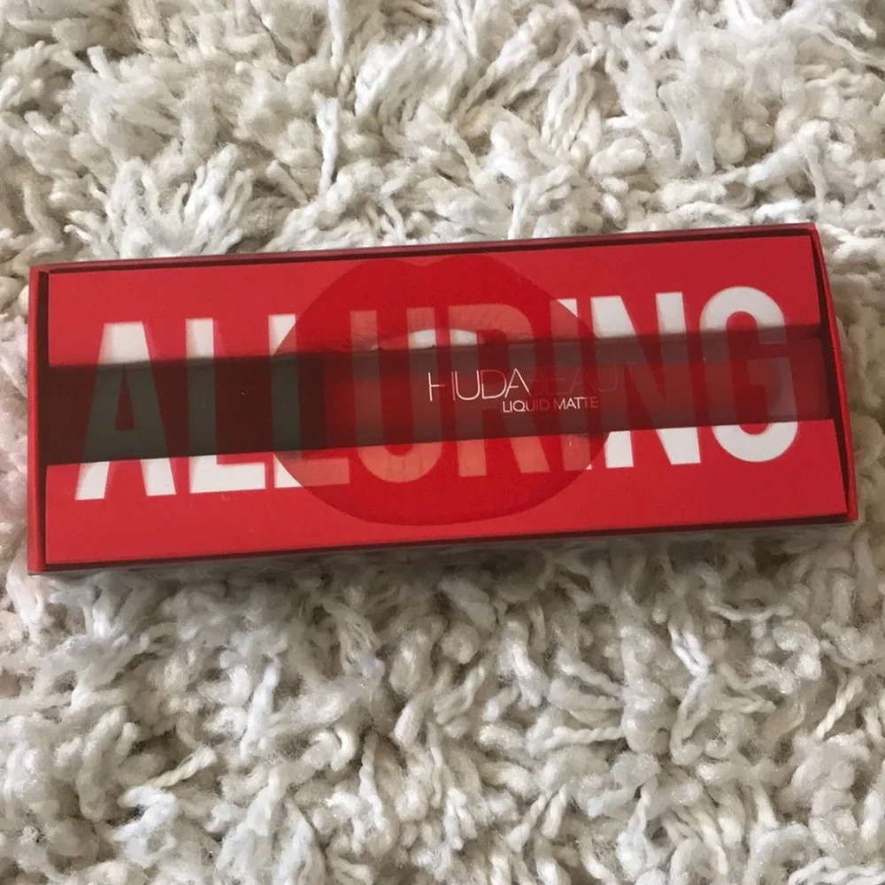 Huda beauty liquid matte lipstick